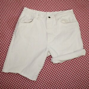 Vintage wrangler off white biker length shorts women’s tagged size 36